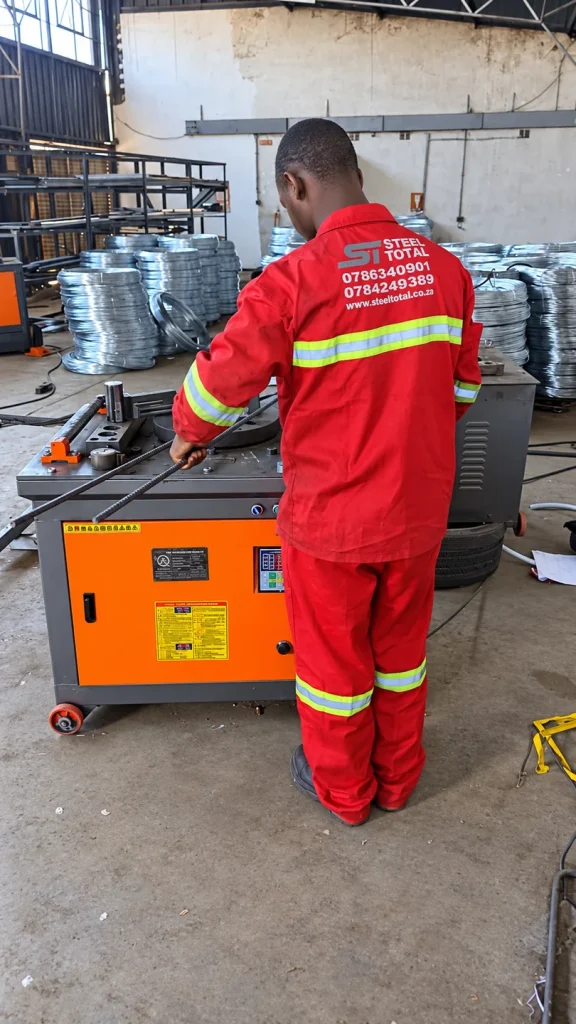 Steel Total worker bending reinforcement steel in the workshop